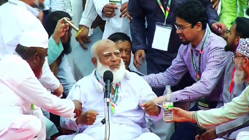 বক্তব্য দেওয়ার সময় মঞ্চে অসুস্থ হয়ে পড়ে গেলেন জামায়াত আমির