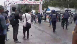 গোপালগঞ্জে রণক্ষেত্র, সভা শেষে ফেরার পথে এনসিপির গাড়িবহরে হামলা