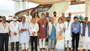 ১৩ রাজনৈতিক দল-জোটে ফ্যাসিবাদবিরোধী ঐক্য চান প্রধান উপদেষ্টা