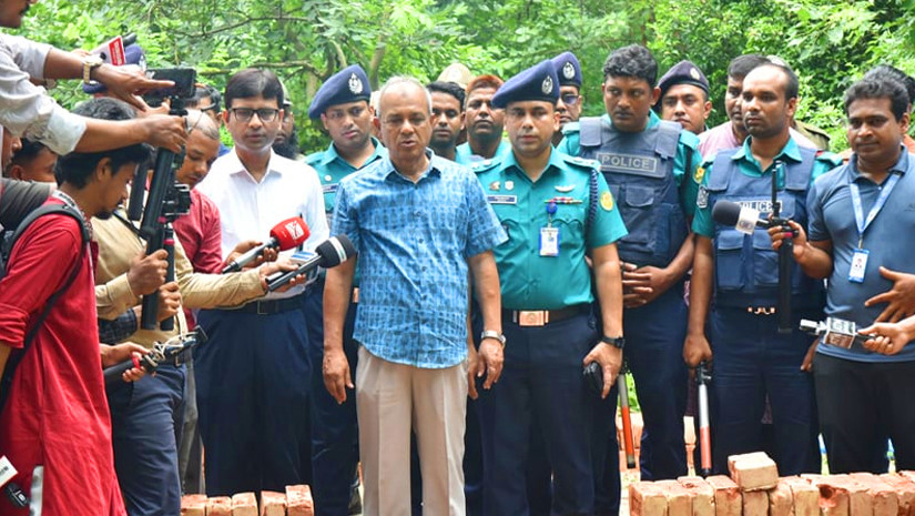 রায়েরবাজার গণকবরের ১১৪ মরদেহ শনাক্ত হবে ডিএনএ টেস্টে, পরিবার চাইলে নিতে পারবে: স্বরাষ্ট্র উপদেষ্টা