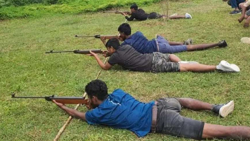 সীমান্তঘেঁষা আদিবাসীদের হাতে অস্ত্র তুলে দিচ্ছে ভারত, আশঙ্কা বাংলাদেশেও