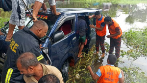 ওমান প্রবাসীকে নিয়ে ফেরার পথে মাইক্রোবাস খালে, একই পরিবারের নিহত ৭