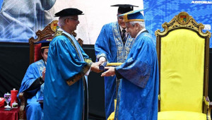 মালয়েশিয়ায় সম্মানসূচক ডক্টরেট ডিগ্রি পেলেন অধ্যাপক মুহাম্মদ ইউনূস